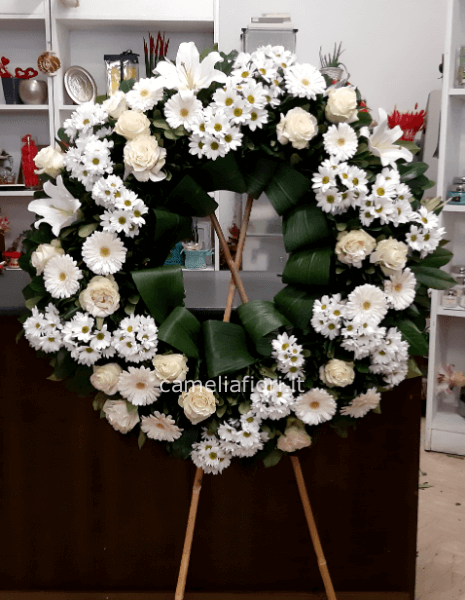 Corona funebre con tipo fiori da concordare