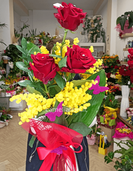 3 rose rosse