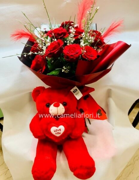Bouquet rose con orsetto rosso